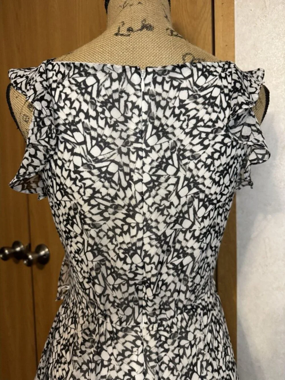 WHBM Women Black White Floral Faux Wrap Dress Ruffles SMALL Dainty Romantic READ - Picture 9 of 13